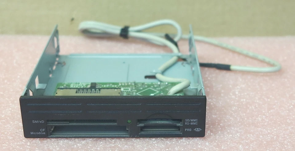 Sony MRW620 17-in-1 Internal Memory Card Reader/Writer 3.5" Form Factor Black - Image 2 of 4