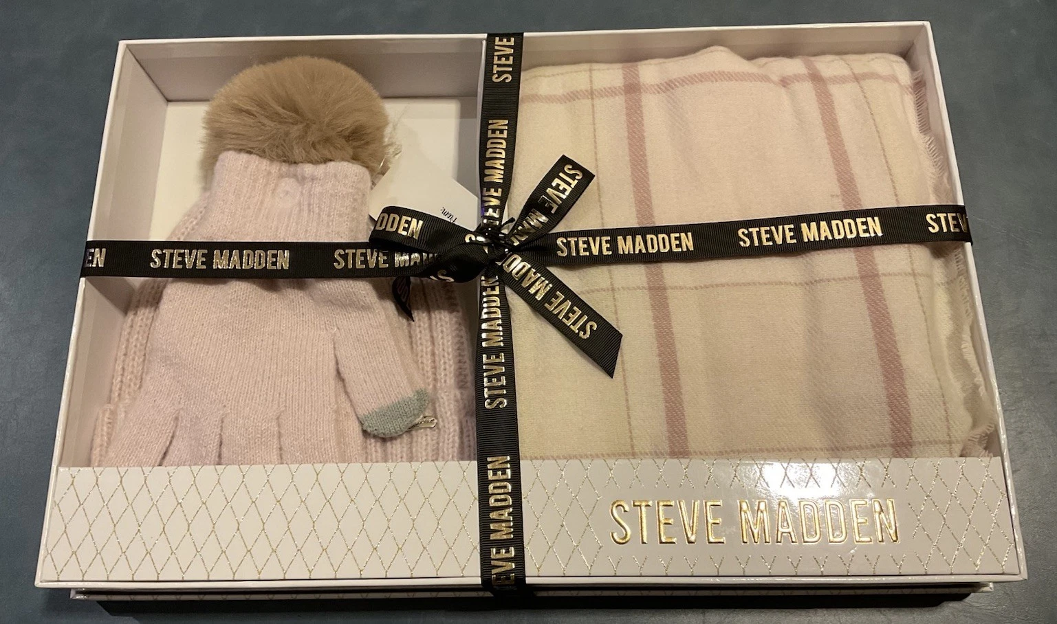 Steve Madden Women’s One Size Pink Plaid Scarf/Beanie Hat/Gloves Set NIB