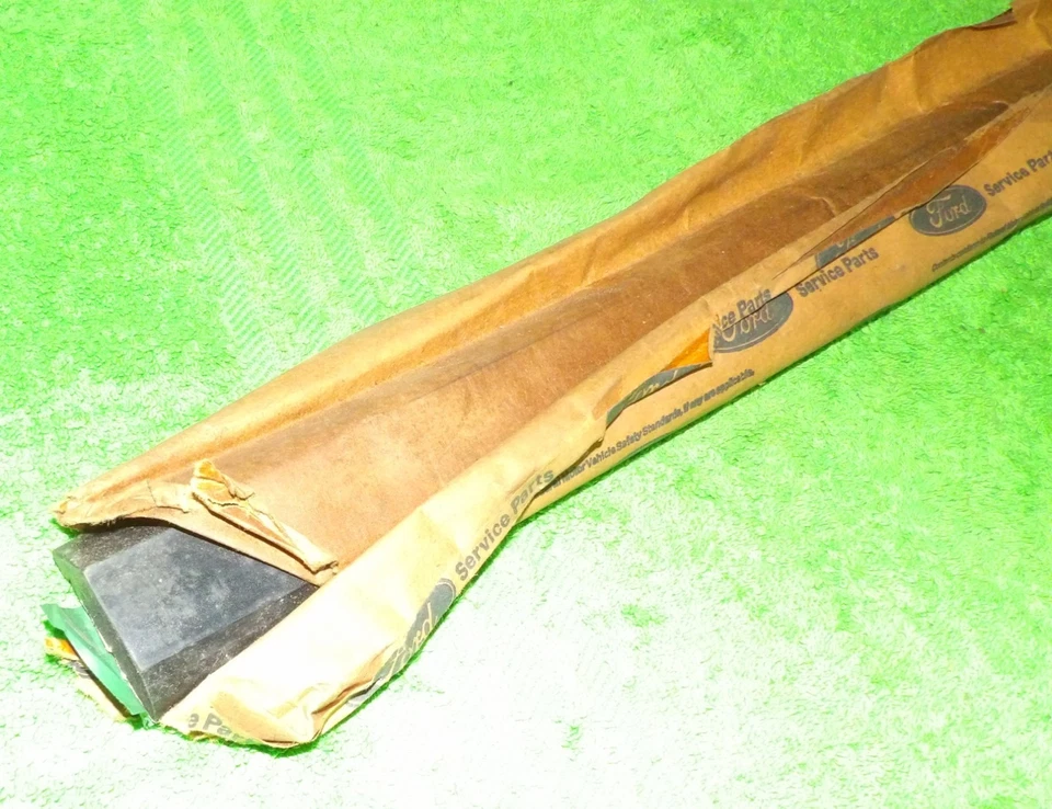 Ford Mustang 1979 1980 1981 nuevo puerta izquierda exterior moldura inferior negro Foto 3 de 4