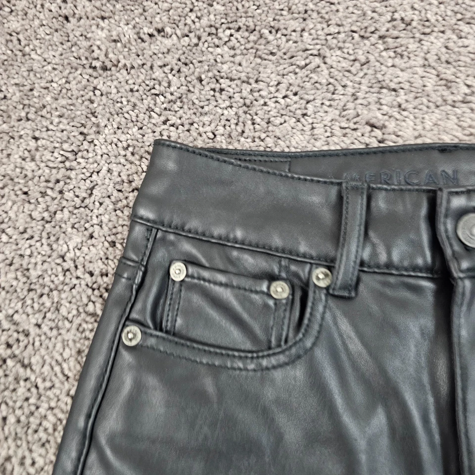Pantalones American Eagle para mujer 0 negros acampanados tiro alto elásticos imitación cuero 23x31 Foto 3 de 4