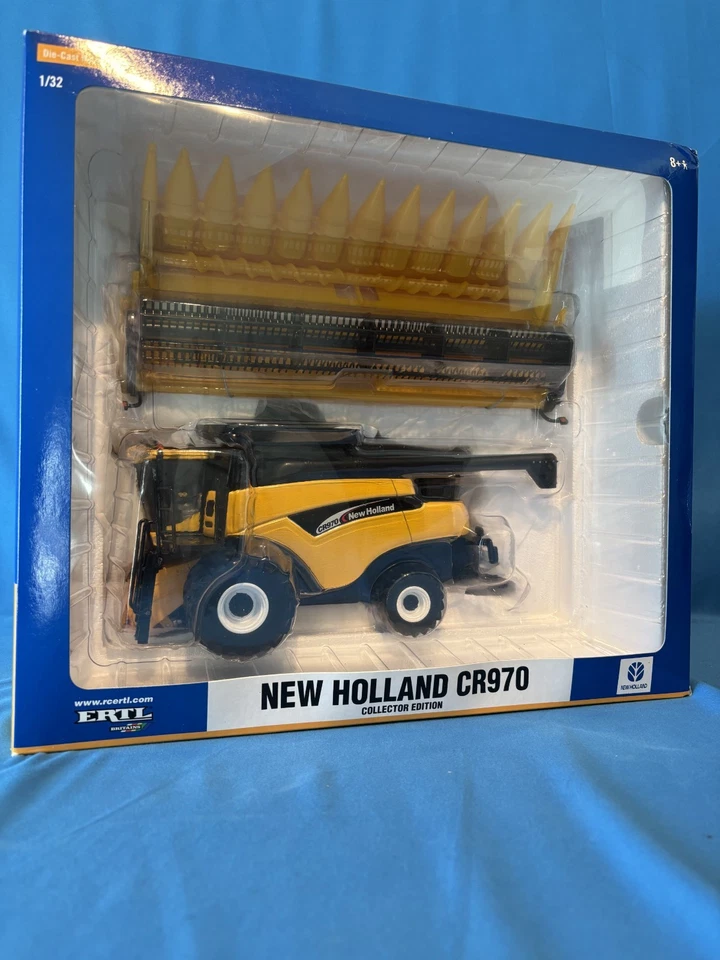 1/32 Ertl New Holland CR970 Combine "Collector Edition" #13625 released in 2003 - Image 2 of 4