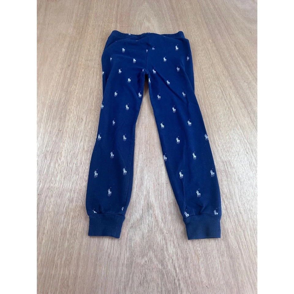 Pantalones deportivos Polo Ralph Lauren para niños pequeños 5 azul marino con estampado de pony con puños Foto 2 de 4
