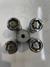 2021 Chevy Traverse LT Wheel lug Nuts Pack of 4 And Key Socket OEM