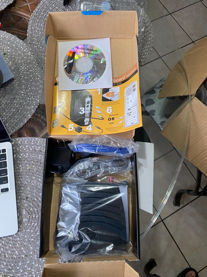 Motorola SURFboard Cable Modem  SB5101U Docsis 1.1 2.0 Certified Cables Adapter - Image 3 of 3