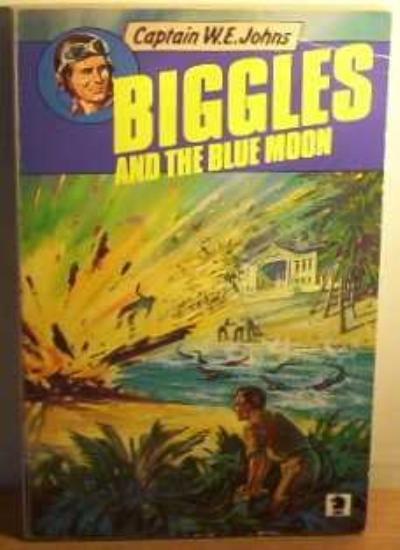 Biggles and the Blue Moon (Knight Books),W. E. Johns