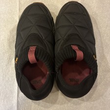 Reva Women s Size 5 Slippers Excellent Condition Black Exterior