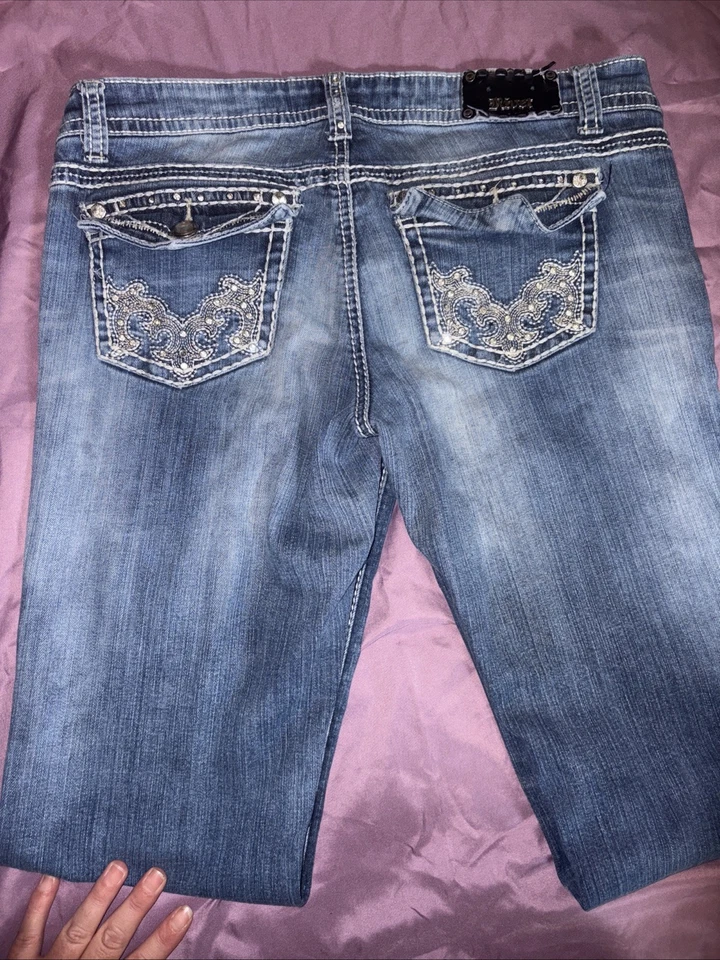 Pantalones de mezclilla antiguos remaches para mujer talla 29 desgastados, tachuelas y pedrería Foto 4 de 4