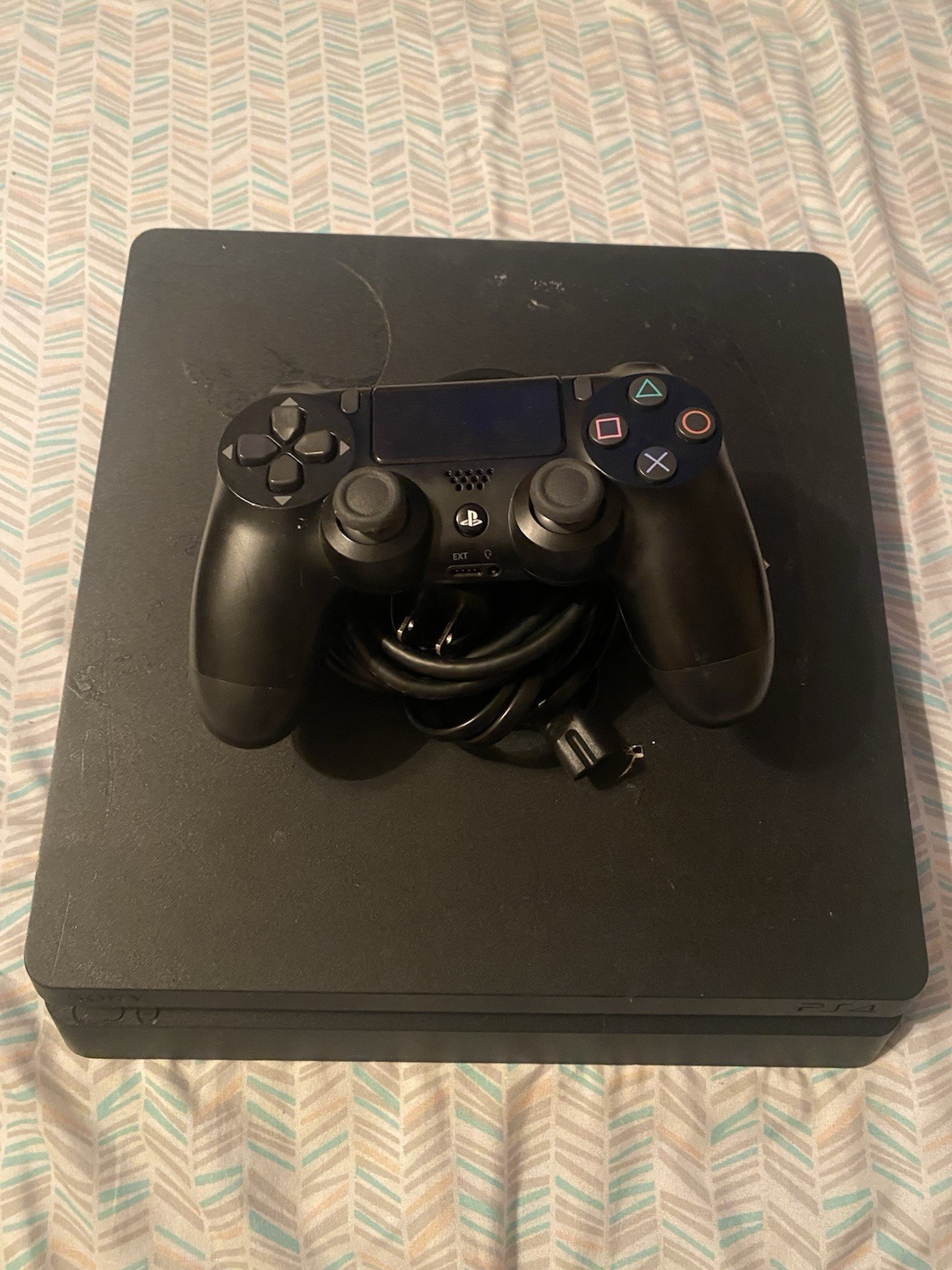 Sony PlayStation 4 PS4 Slim CUH-2115B 1TB Black w/ Controller