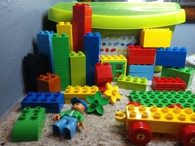 Retired 2010 LEGO Duplo Large Brick Box 5506-Includes green plastic tub