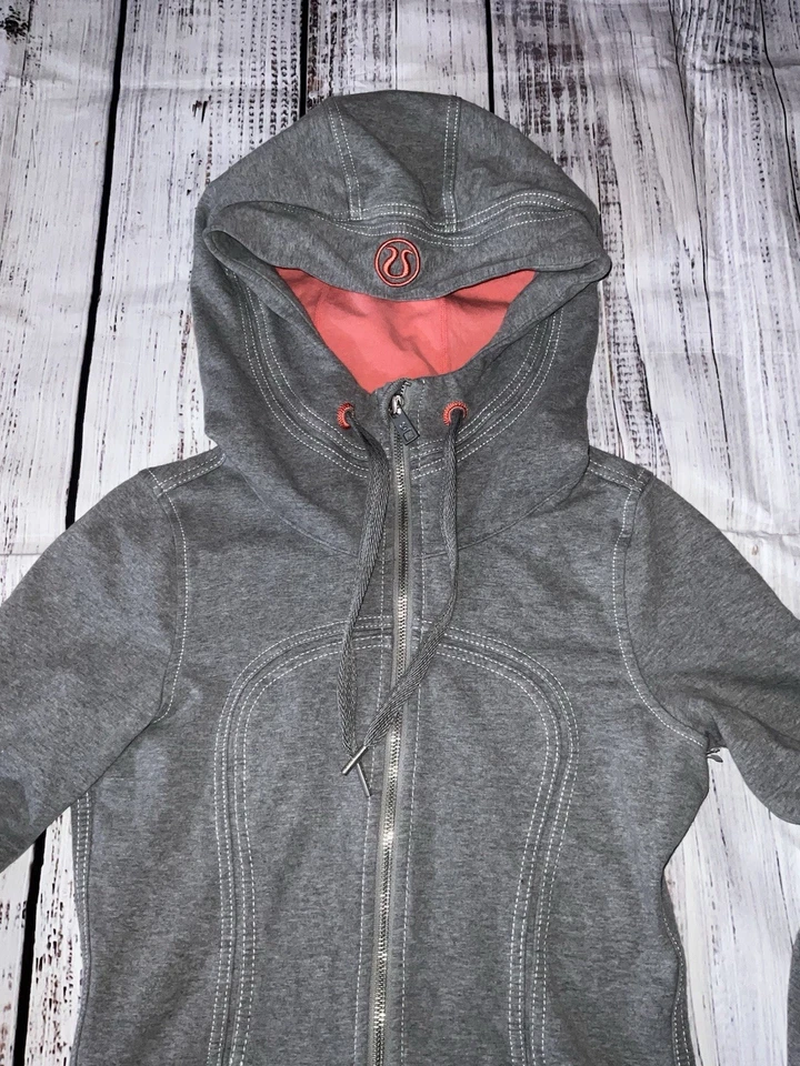 Chaqueta gris con capucha de buceo Lululemon para mujer a rayas con cremallera talla 4 (134) Foto 2 de 4