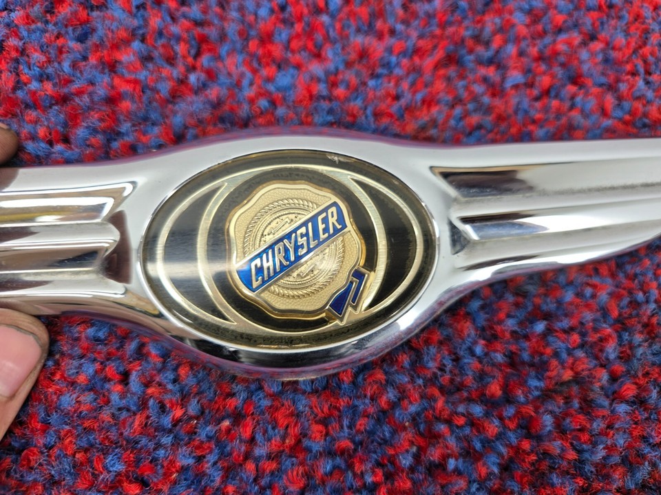CHRYSLER 300C SRT8 0510 OEM TRUNK CHROME TRUNK LID EMBLEM BADGE