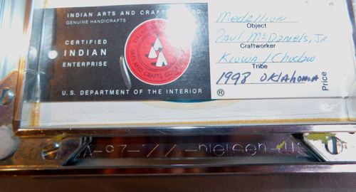 INDIO KIOWA ~ CERTIFICADO ~ ARTES Y MANUALIDADES ~ PAUL MCDANIELS, JR ~ MEDALLÓN ENMARCADO - Imagen 4 de 8