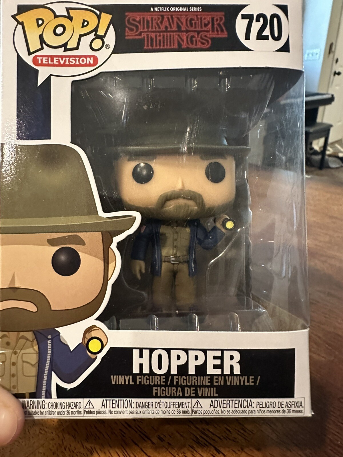 Funko Pop! Vinilo: Stranger Things - Hopper (Linterna) #720
