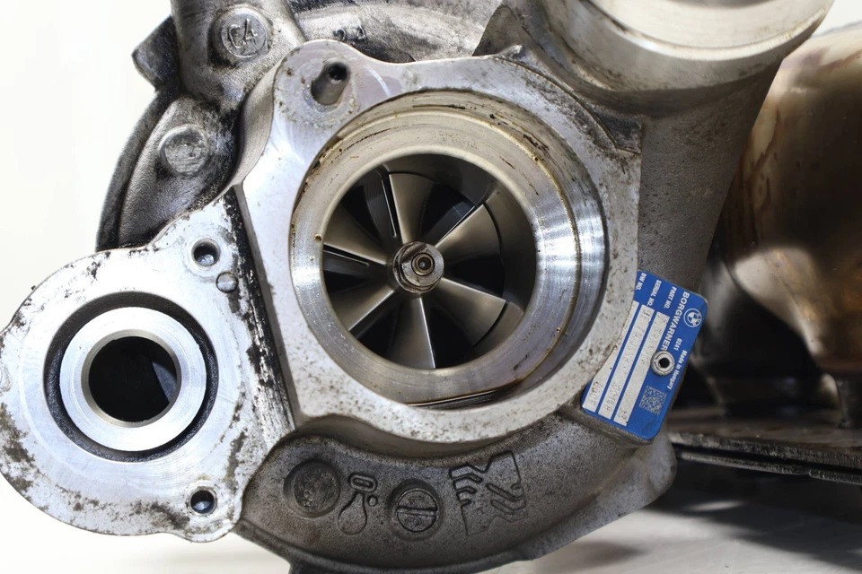 2011-2013 BMW 535I XDRIVE F10 3.0L - Turbo / Turbocompressor com Coletor de Escape - Imagem 2 de 4