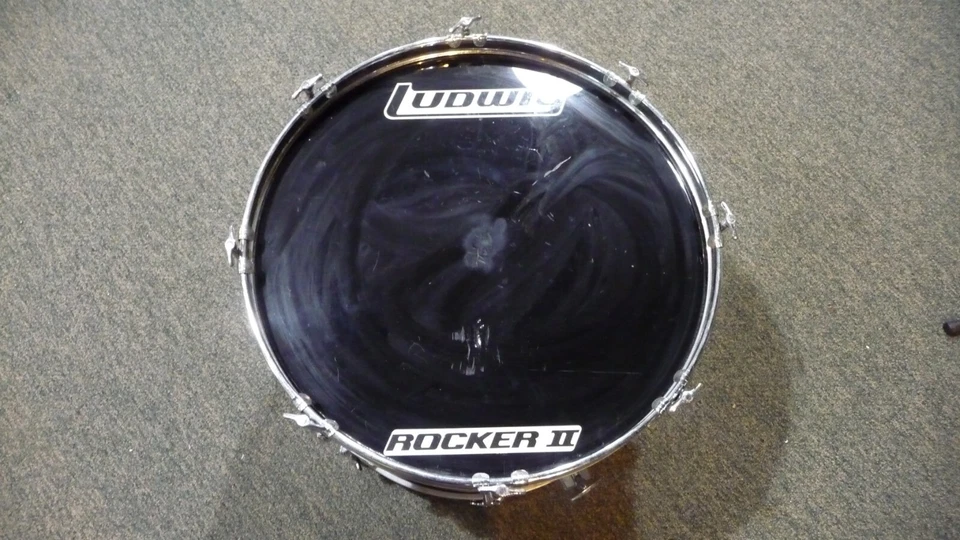 Bajo Ludwig 22"X14" carcasa sólida cubierta agrietada sin patas Foto 4 de 4