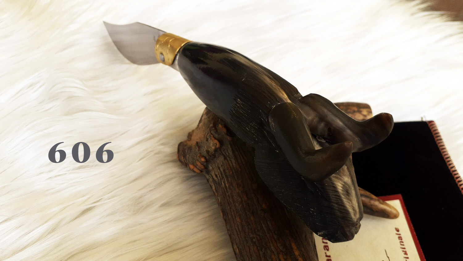 Coltello Sardo da Collezione: Scultura Toro e Corno di Bufalo Pregiato