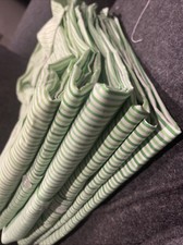 6 dunkel, hellgrün/weiß vertikal gestreifte Mädchen Schulshirts 5 x 34”, 1 x 32”