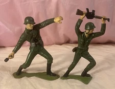 Vintage TIM MEE & Unbranded RARE OLIVE GREEN TOY 5-6” SOLDIERS