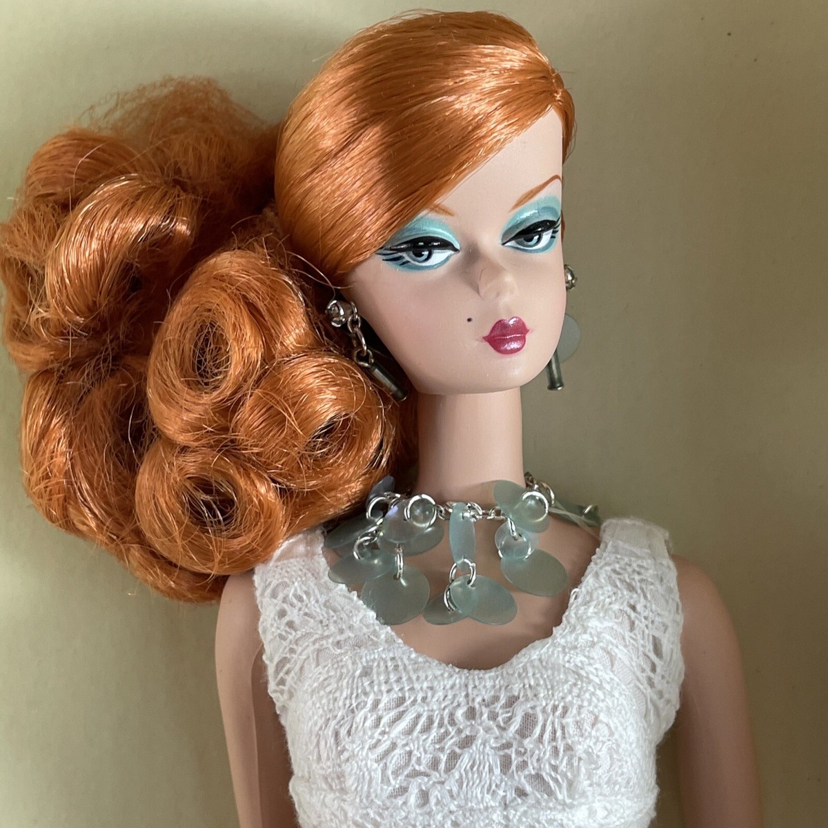 2007 Barbie Hollywood Hostess K7900 LE Gold Label Silkstone
