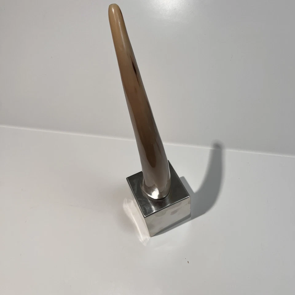 Chifre de vaca em cubo base pedestal de aço inoxidável escultura real Objet D’Art usado - Imagem 4 de 4