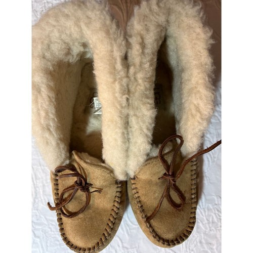 UGG Cozy Sheepskin Moccasin Slippers Indoor Outdoor Comfort Shoes - Picture 2 of 6