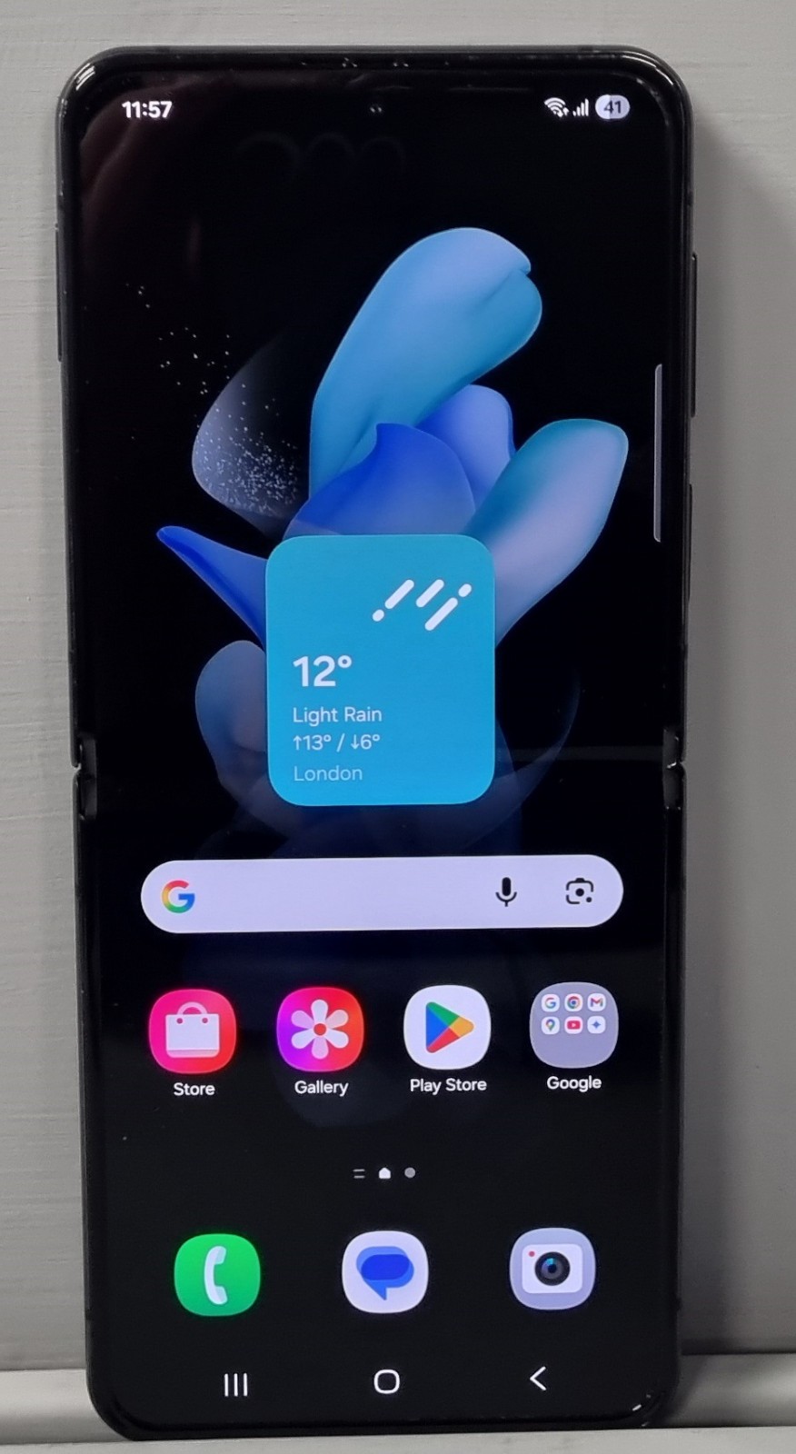 Samsung Galaxy Z Flip4 SM-F721B - 128GB - Graphite (Unlocked)