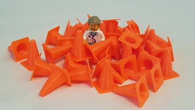 50er-Packung 25 mm (1 Zoll) hoch, 20 mm quadratische Basis. Orange Verkehrskegel. 3d gedruckt