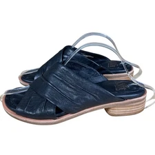 Sofft Sandals Women's Size 6.5 Black Leather Criss Cross Straps Slip On Slide