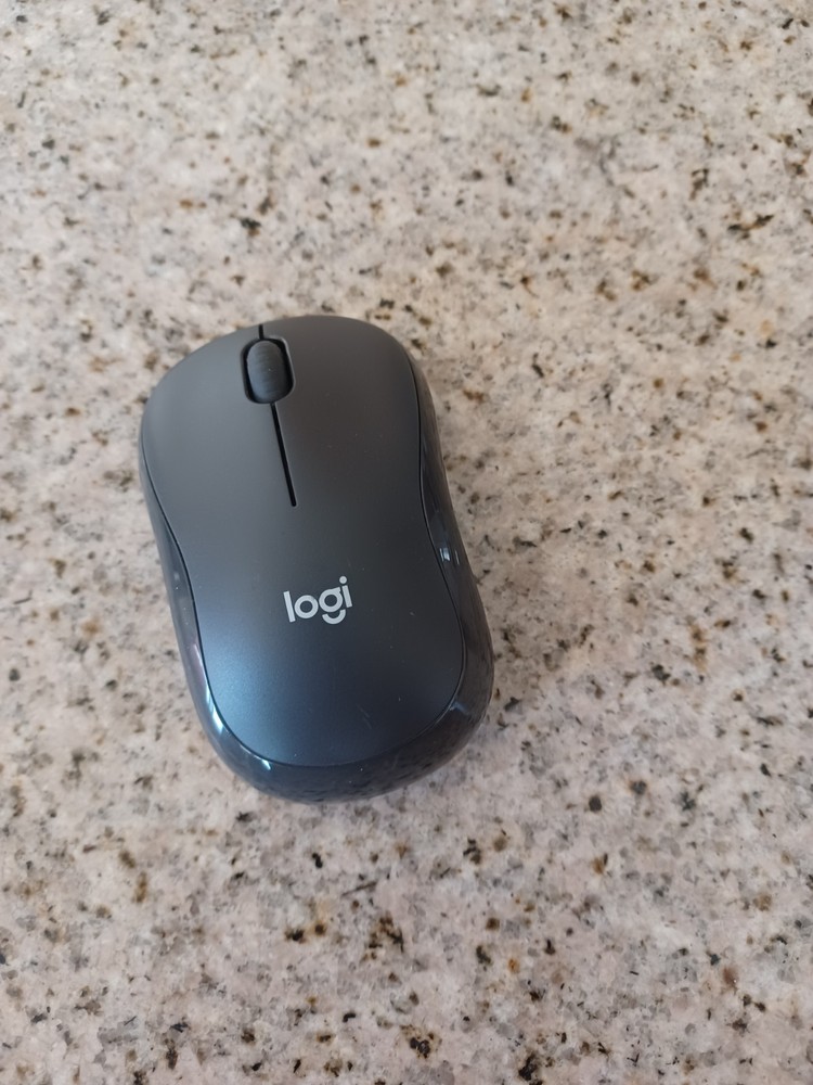 Logitech M220 Wireless Ambidextrous Mouse No Receiver Included Logitech M220 Wireless Ambidextrous Mouse No Receiver Included