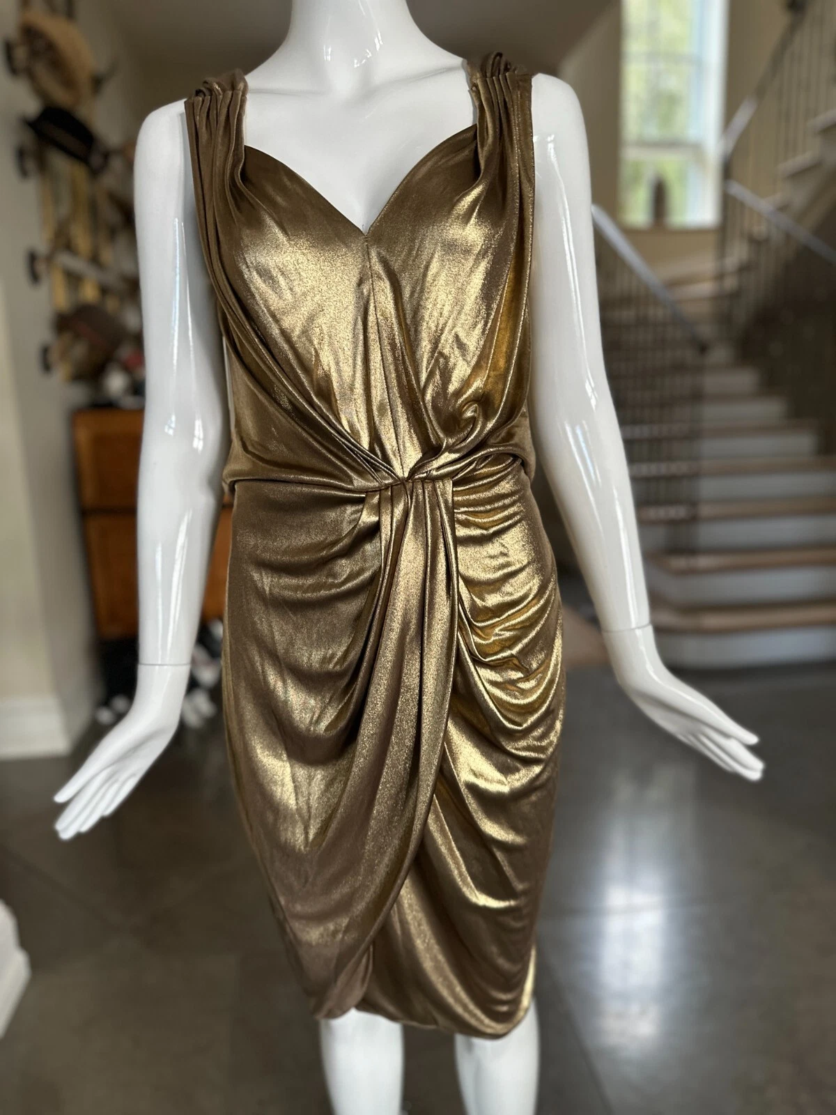 Abito da cocktail Moschino economico e chic metallizzato oro liquido drappeggiato 1991