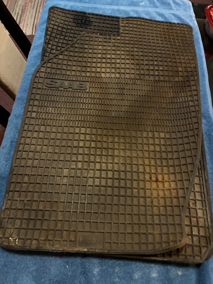 Juego de alfombrillas originales Saab Classic Saab 900 DELANTERAS Y TRASERAS goma negra Foto 4 de 4