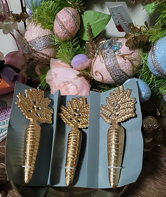 Begonia Market Spring Easter 3-pk GOLD  Colored Metal Carrots Table Decor 6.75''