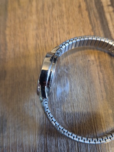 Vintage Timex Watch Women Silver Tone Indiglo Dial 23MM Stretch Works Keeps Time - Picture 11 of 12