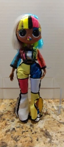LOL Sorpresa! OMG Luces Ángulos 9.5" Muñeca de Moda con Soporte Foto 4 de 4