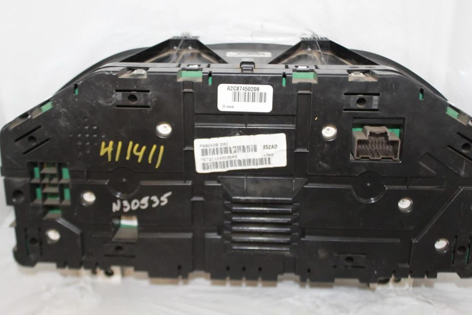 Cuadro de instrumentos velocímetro 2015 RAM 1500/2500 panel de pantalla de 7" 183.829 millas Foto 2 de 4