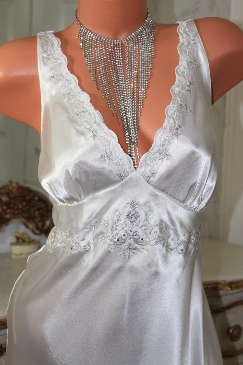 Ref 8 PRESENCE Ivory Slippery Faux Satin Embroidered Ladies Nightdress Size 16