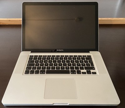 Apple MacBook Pro 2 GHz - 4GB DDR3 SDRAM - 8 fach SuperDrive - 15,4'' inch LED