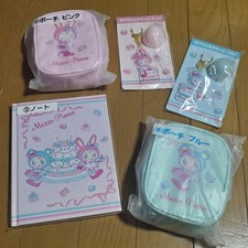 Mezzo Piano Lotería Rosa/Azul Bolsa, 9 Cuadernos, 10 Dijes Acrílicos Rosa, 11 Azul