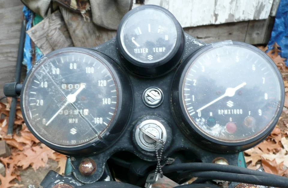 Suzuki GT 750 GT750 Instrument Cluster Including Ignition Switch With Key - Image 3 of 4