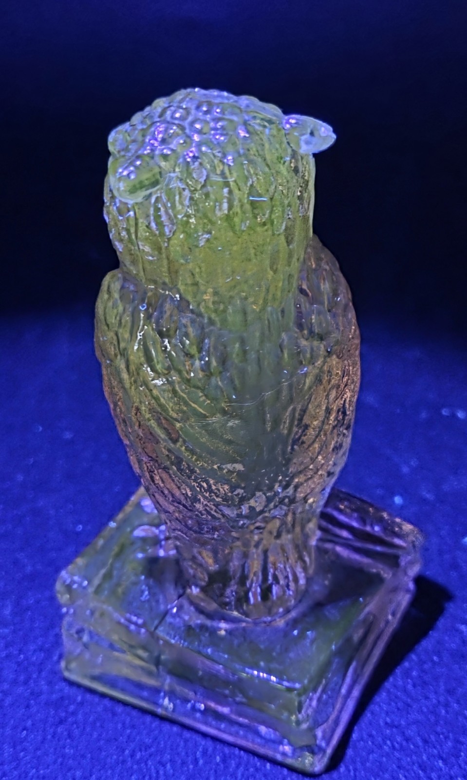 Vtg. Degenhart Peach/Pink Glass Wise Owl on Books Figurine Paperweight Cadmium