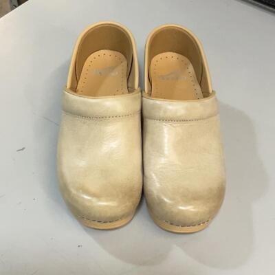 Dansko Mens Professional Clog Sand Size 36 Retail $155