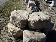 Granit- Quellstein Gelb 50x40x27xm mit Wasserbohrung