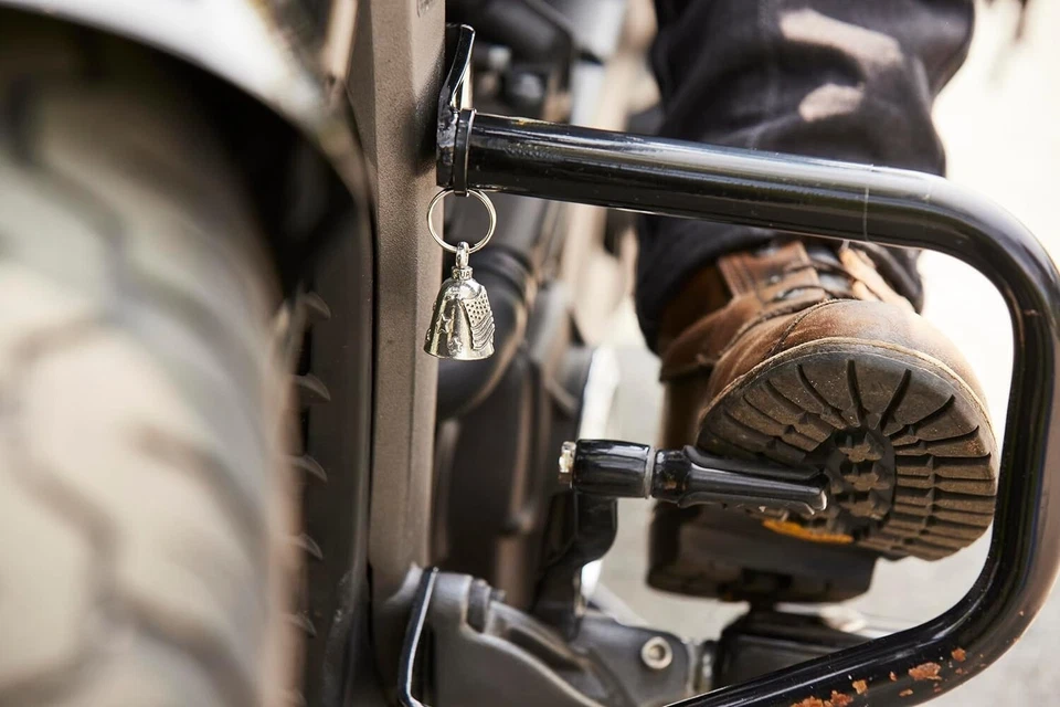 Bass Guardian® Campana Motocicleta SE ADAPTA Harley Gremlin Paseo Pesca Buena Suerte Dije Foto 3 de 4