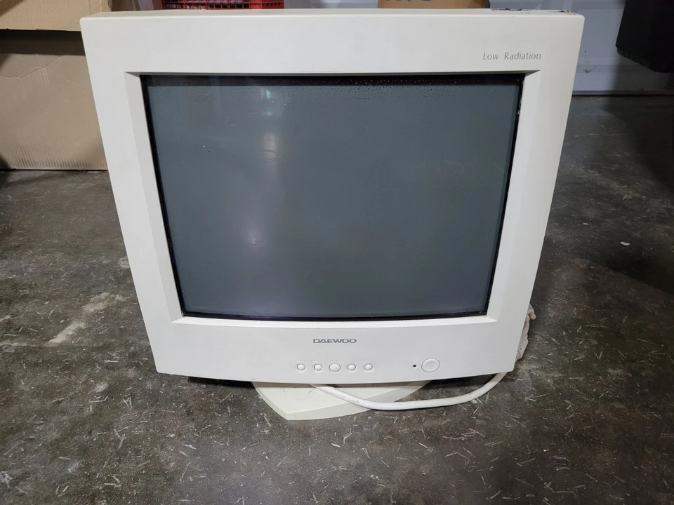 DAEWOO 712D 17 INCH CRT RETRO GAMING MONITOR  - Image 4 of 4