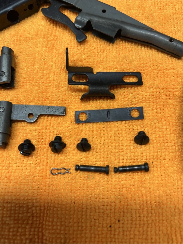 JC. HIGGINS Modelo 25 22LR PARTE INFERIOR DE LA CARROCERÍA con GARGANTA, MONTAJE ELEVADOR GATILLO LOTE #25 Foto 4 de 4