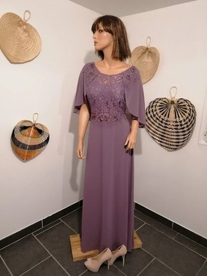 Zeremonielles Mauve Kleid aus Chiffon und Spitze mit Umhang auf der Rückseite