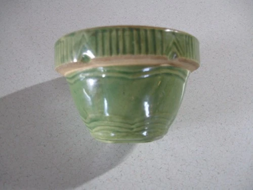 Vintage USA Pottery Small Green Glazed Miniature #104 Bowl 4 in. Nice
