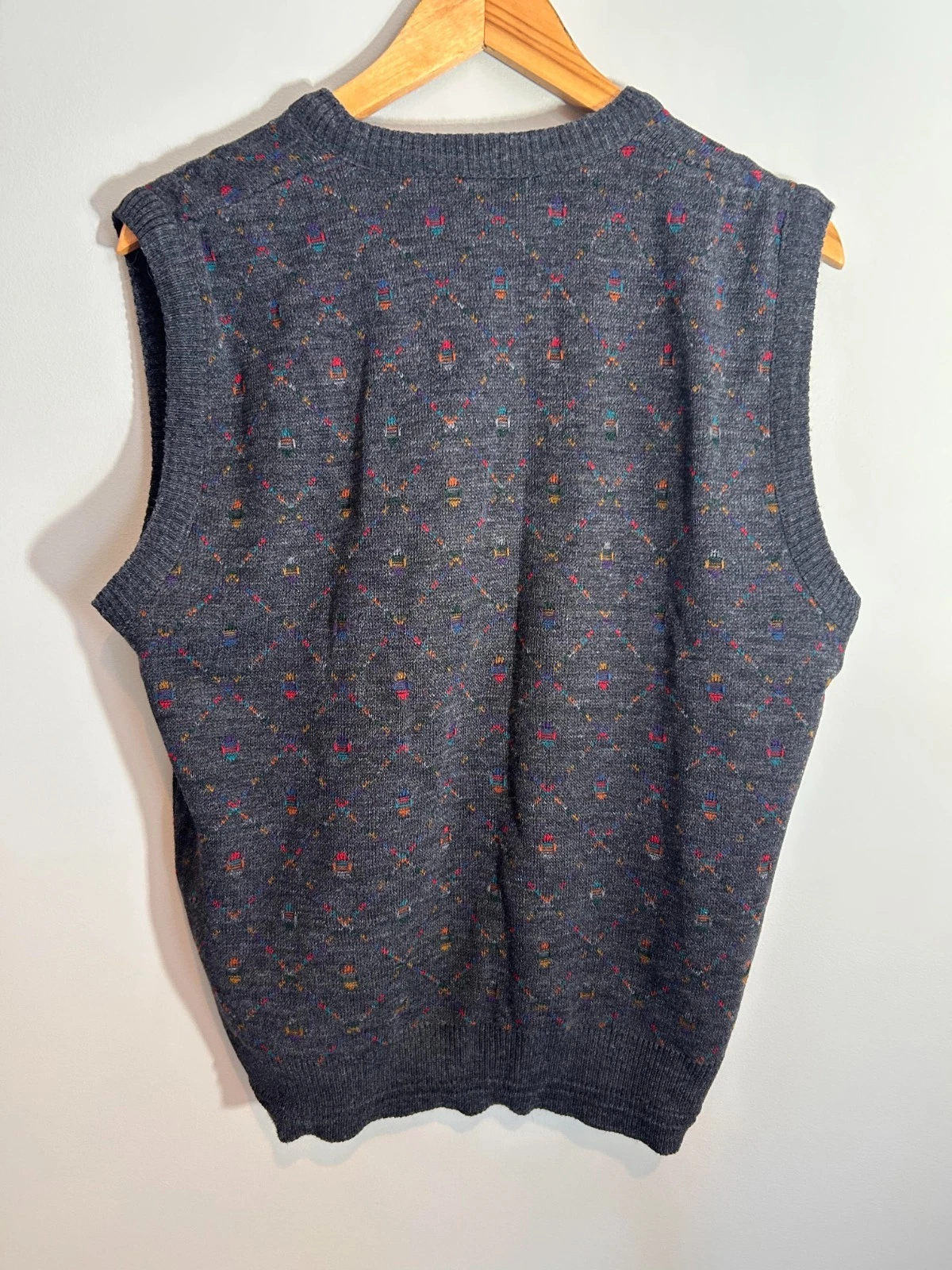 Kenneth Roberts Dark Gray V-Neck Knit Sweater Vest Colorful Speckled Pattern - product detail image 2