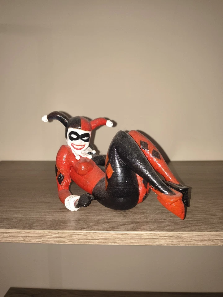 Decoração clássica de colecionadores Harley Quinn posada para fãs - Imagem 2 de 2