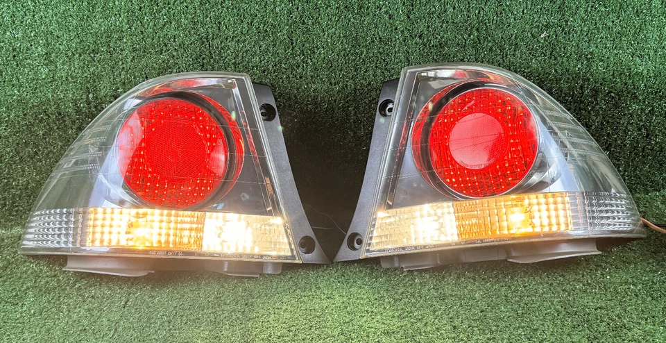 Пара задних фонарей в сборе для Lexus Altezza IS200 IS300 SXE10 оригинальные левые и правые б/у - Изображение 2 из 4